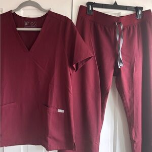 Figs burgundy scrub set